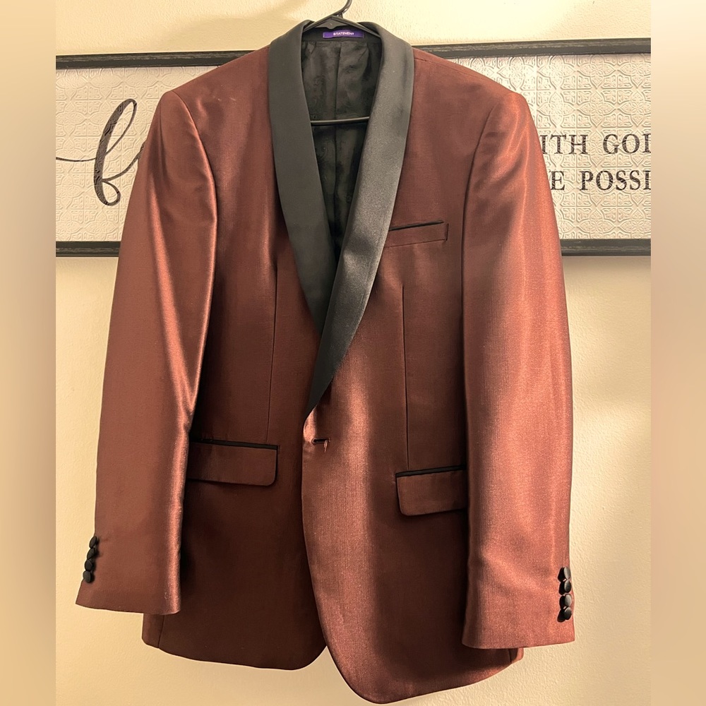 Statement Italy’s Men Tuxedo, Burgundy, 40R